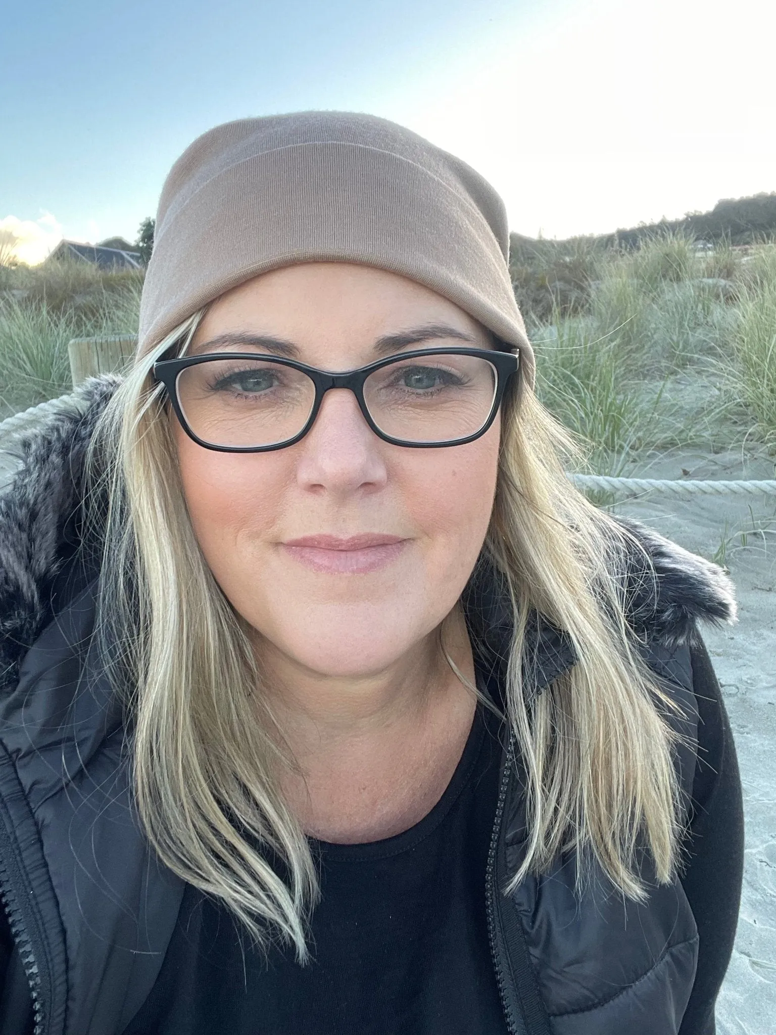 100% MERINO BEANIE CUFFED/SLOUCH SAND