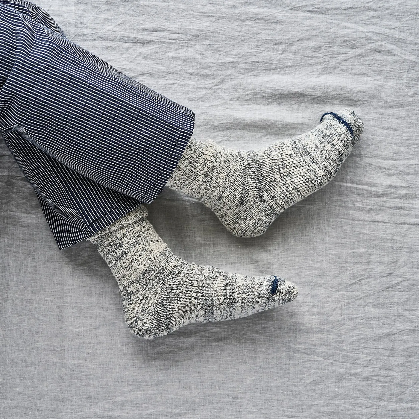 7-5010 "GARABOU" ORGANIC COTTON SLIPPER SOCKS INDIGO