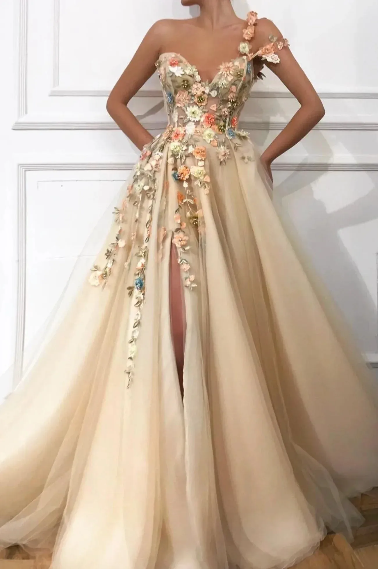 A-Line Champagne Tulle Appliques Long Prom Dresses With Slit
