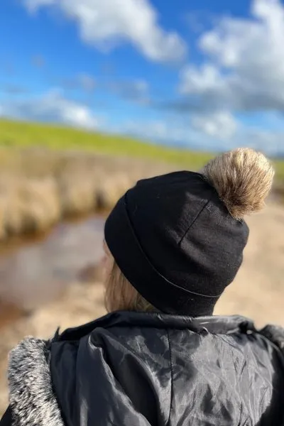 POM POM DETACHABLE FOR 100% MERINO BEANIE GOLD & BLACK