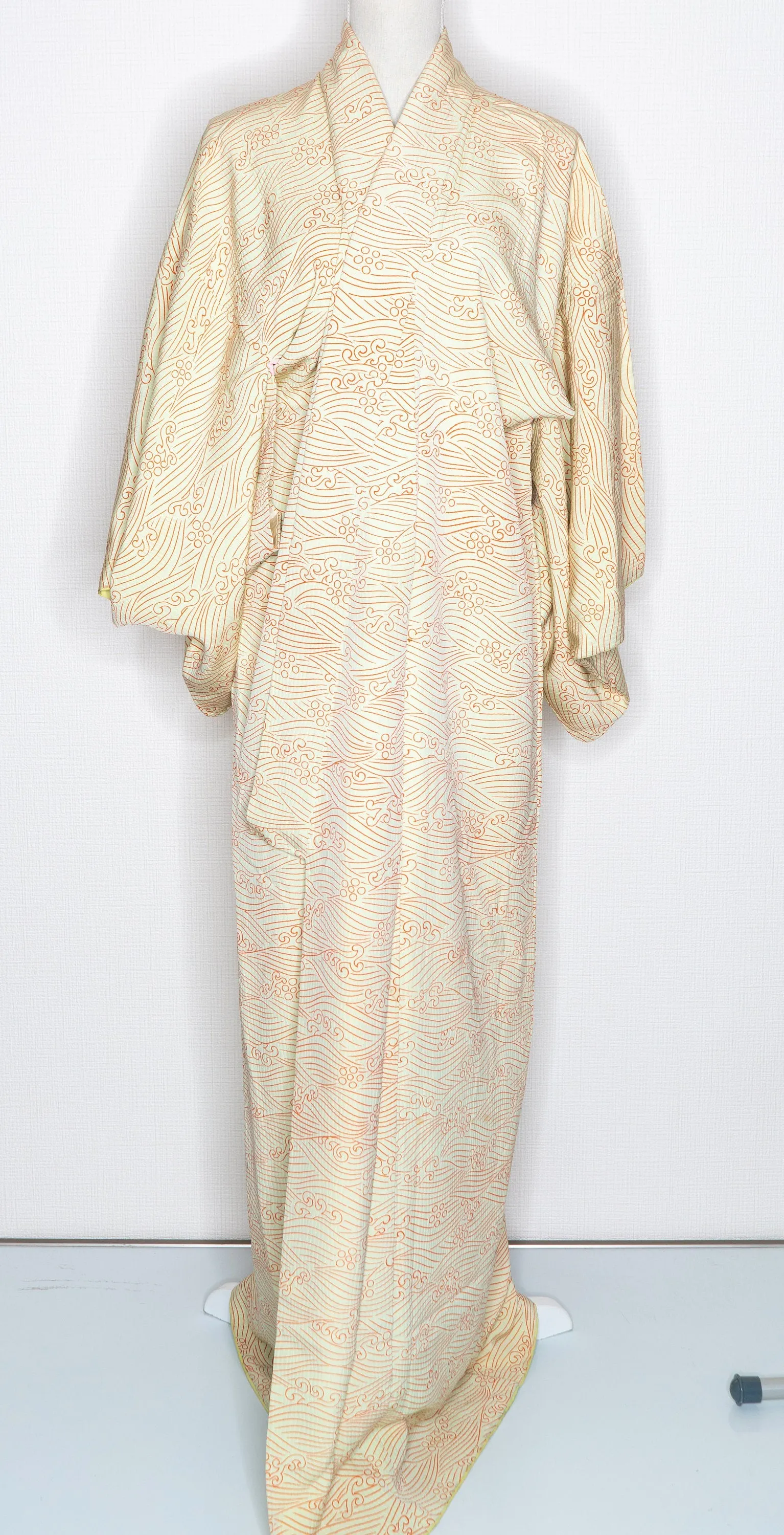 Vintage 1970s Beige Yellow Kimono - Ocean Waves - The Great Wave off Kanagawa Inspired