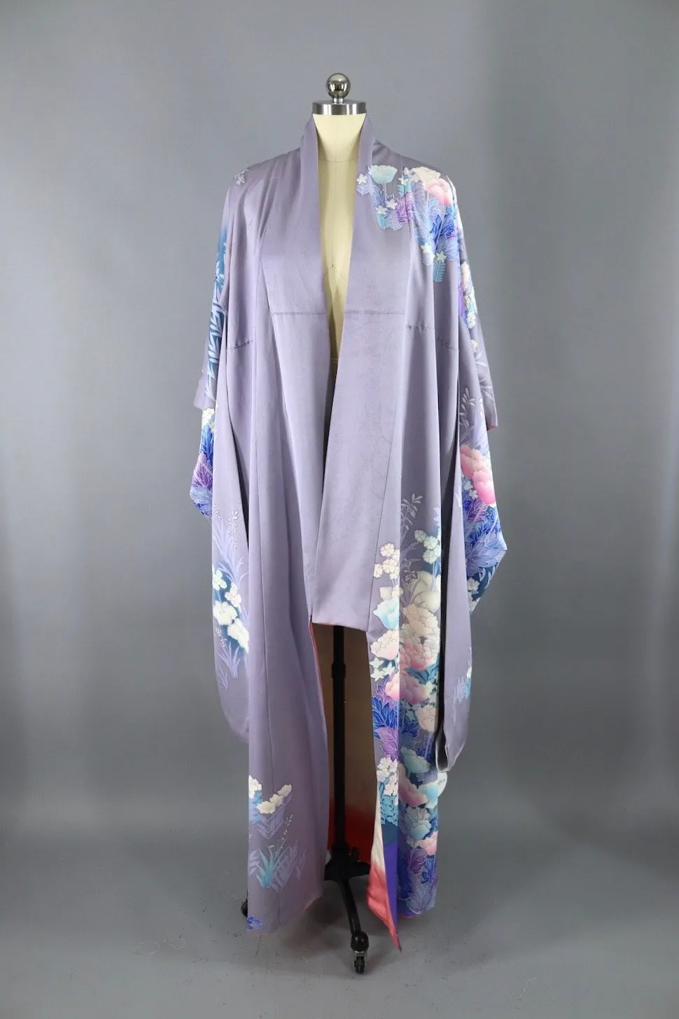 Vintage Kimono Robe Furisode / Lavender Purple Floral Print